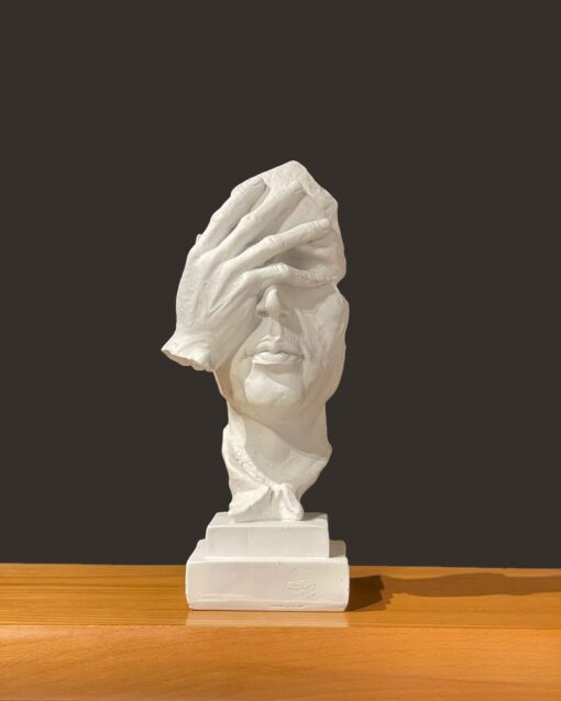 White don’t see statue antique